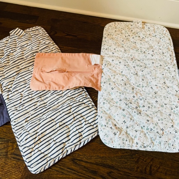 Pehr On The Go Pouch & 2 Portable Changing Pads - Picture 5 of 5